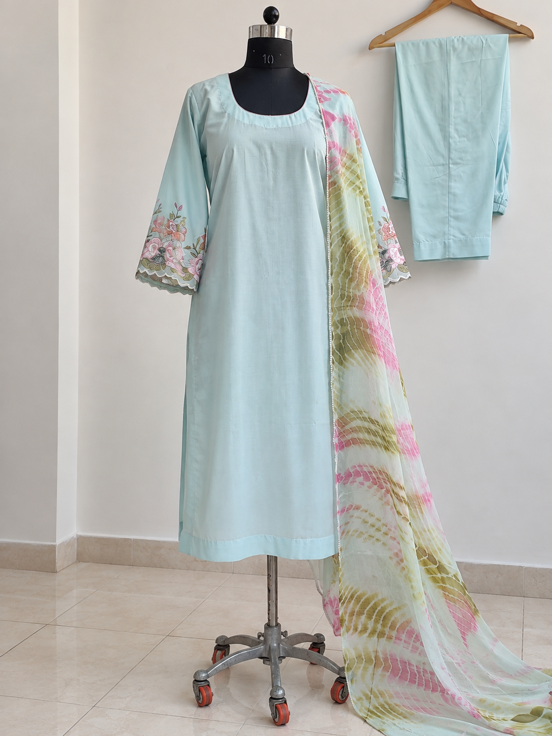 Kashida Kurta Set 15